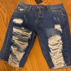 Ripped Bermuda blue jean shorts